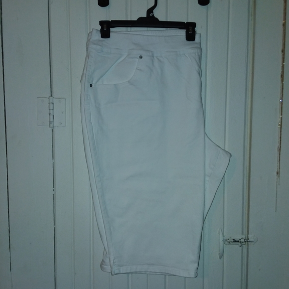 Terra & Sky Denim Capri - Picture 1 of 3